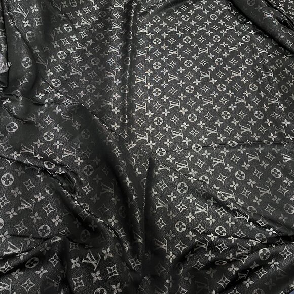 Louis Vuitton Charcoal Monogram Shawl - Picture 6 of 7